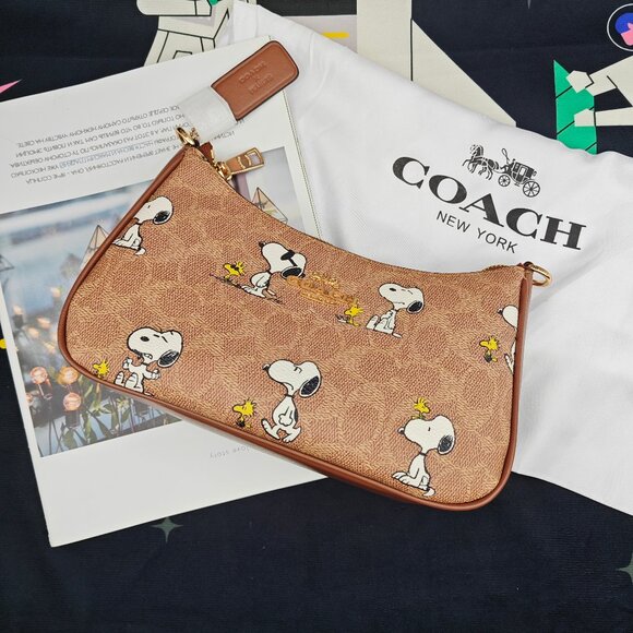 Coach Teri Shoulder Bag In Signature Canvas With Snoopy Print - Picture 2 of 13